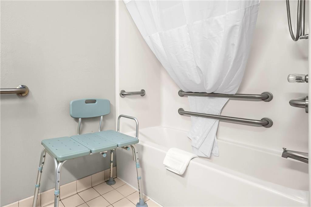 DAYS INN BY WYNDHAM COLLINSVILLE/ST-guestroom-Guest Room,Bathroom,Accessibility,On-Site.jpg