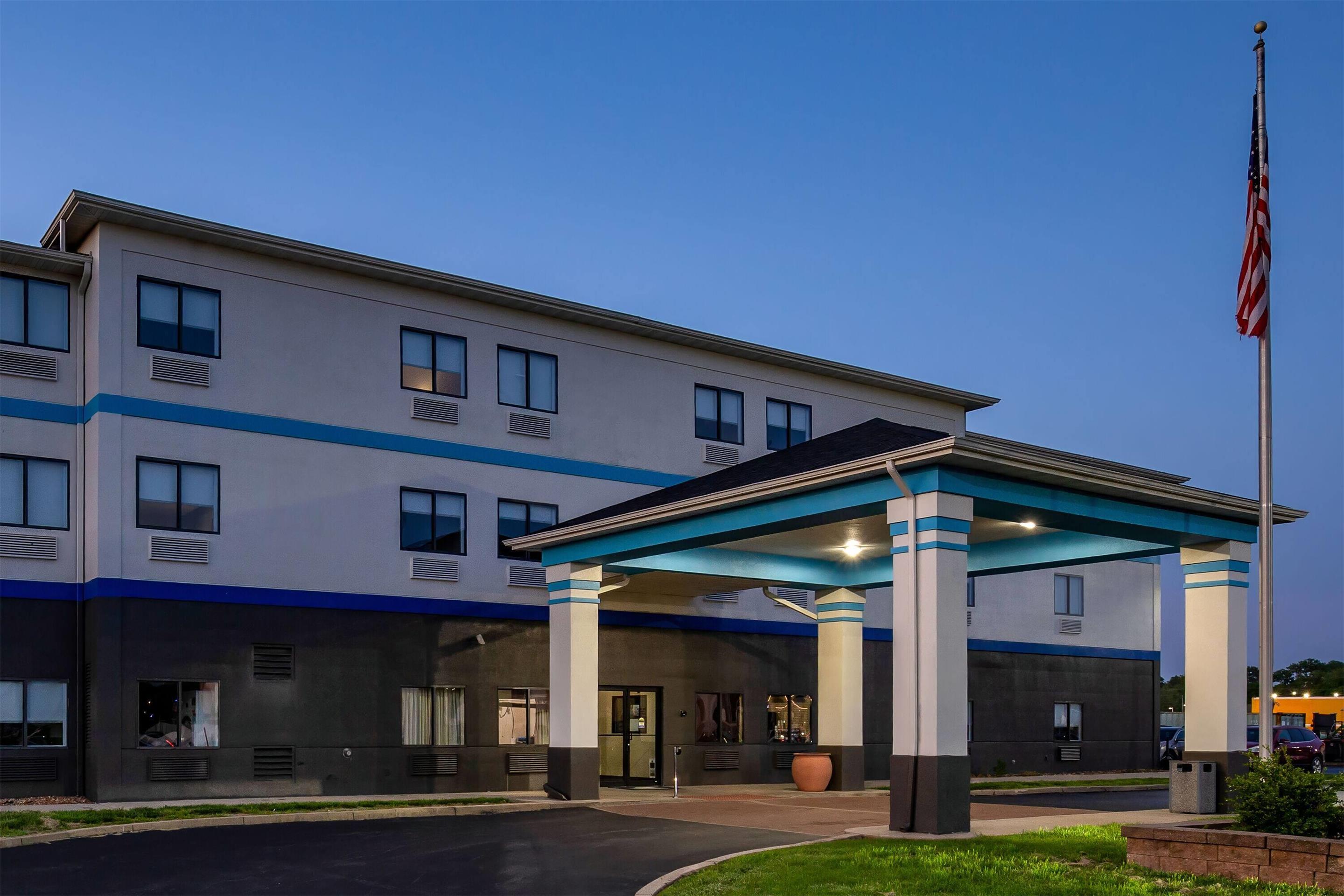Exterior | Days Inn by Wyndham Collinsville