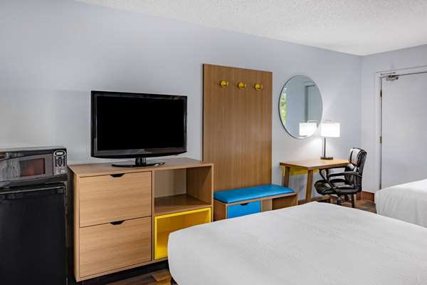  - Days Inn West Pensacola - I-10, Exit 7