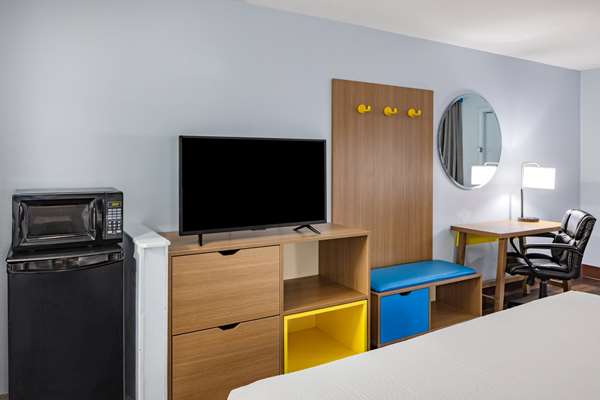  - Days Inn West Pensacola - I-10, Exit 7