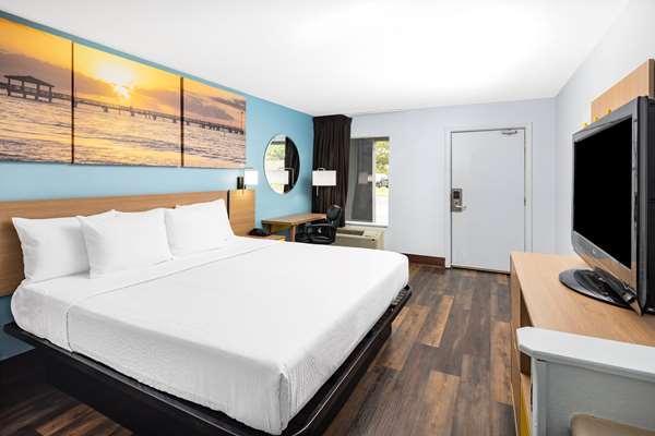  - Days Inn West Pensacola - I-10, Exit 7