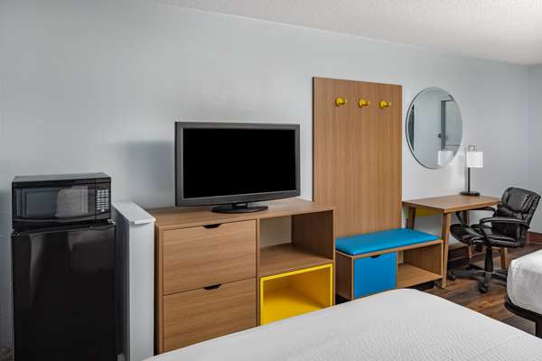  - Days Inn West Pensacola - I-10, Exit 7