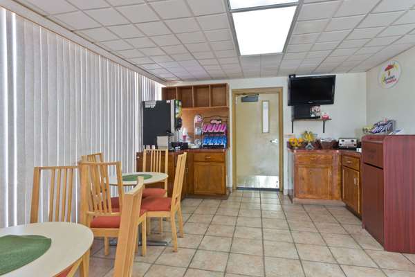  - Super 8 Motel Melbourne