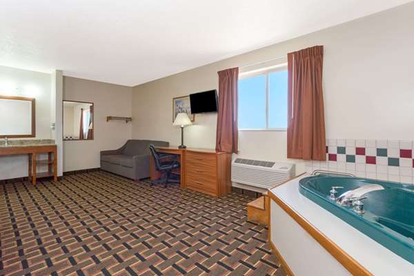Suite - Days Inn Paxton - I-80, Exit 145