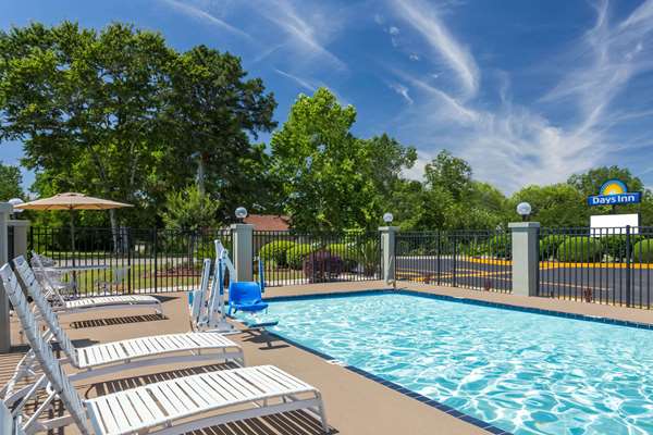 Pool - Days Inn Blakely