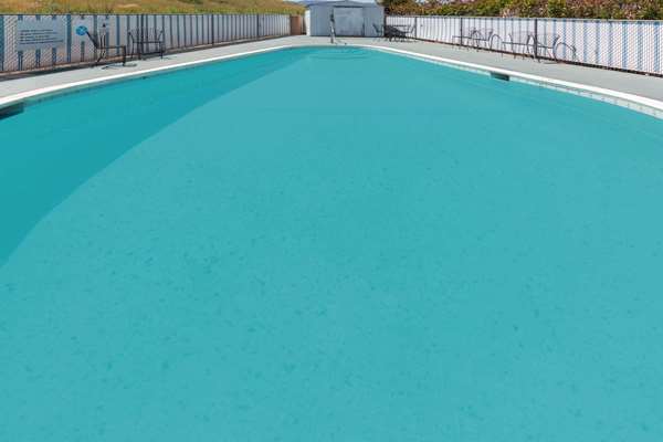 Pool - Days Inn Medford - I-5, Exit 27