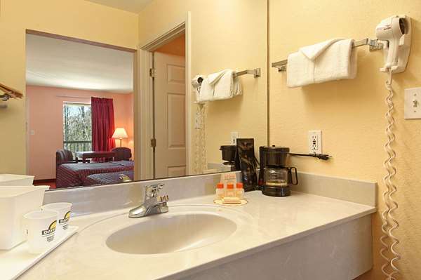  - Days Inn Ocean Springs - I-10, Exit 50