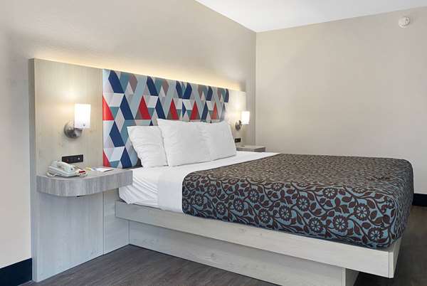  - Days Inn & Suites Norcross