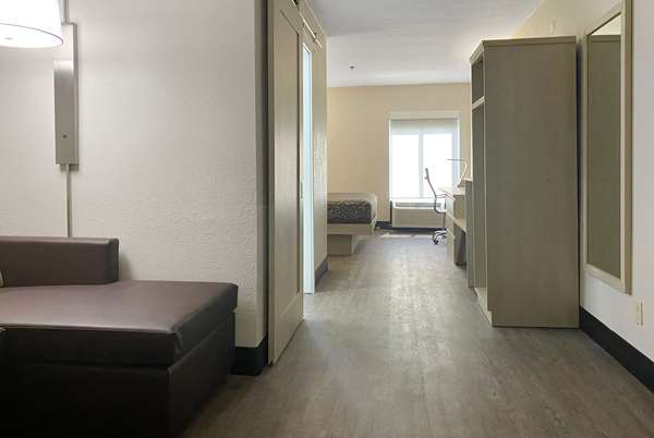  - Days Inn & Suites Norcross