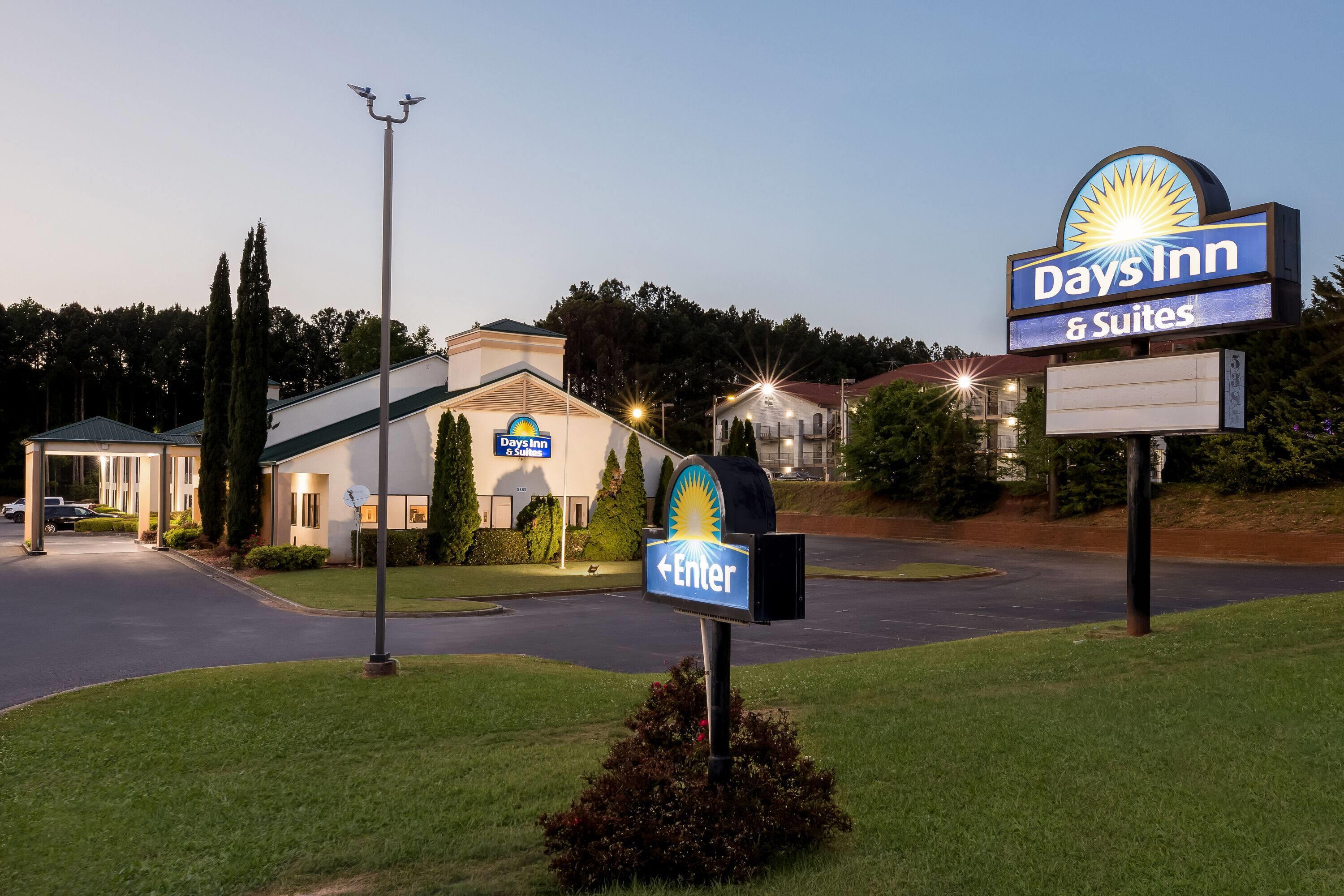 Exterior | Days Inn & Suites by Wyndham Norcross