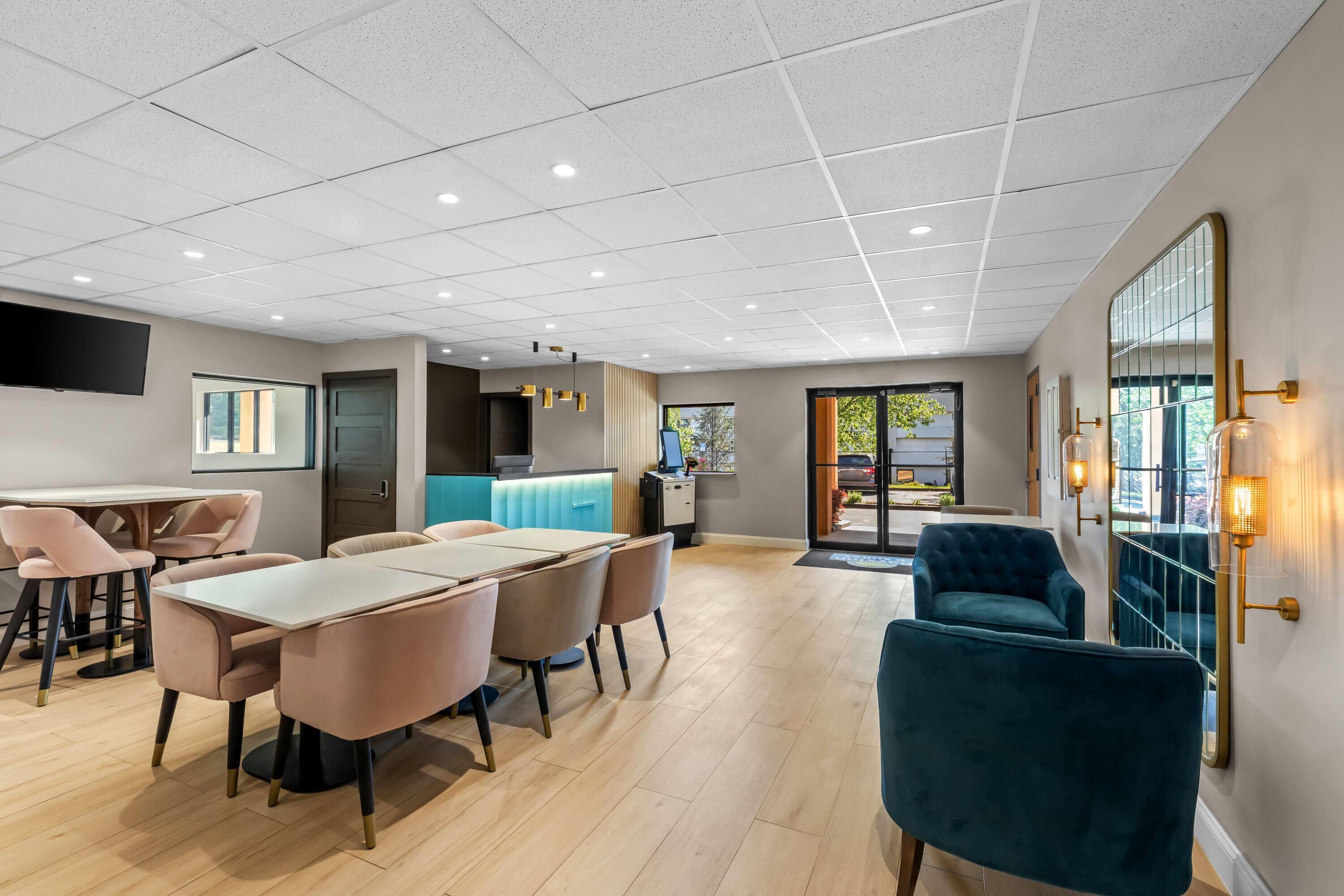 Lobby | Days Inn & Suites by Wyndham Norcross