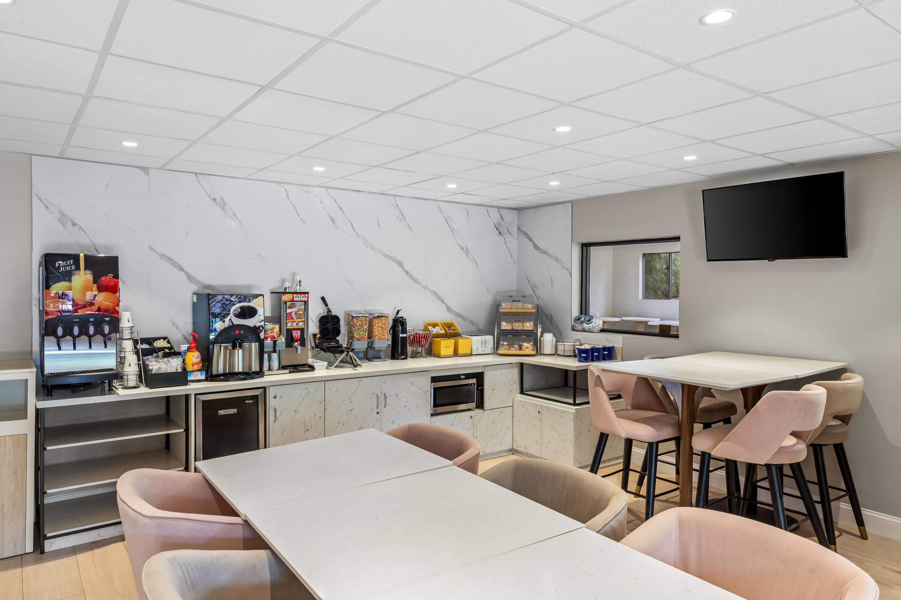 Breakfast Area | Days Inn & Suites by Wyndham Norcross
