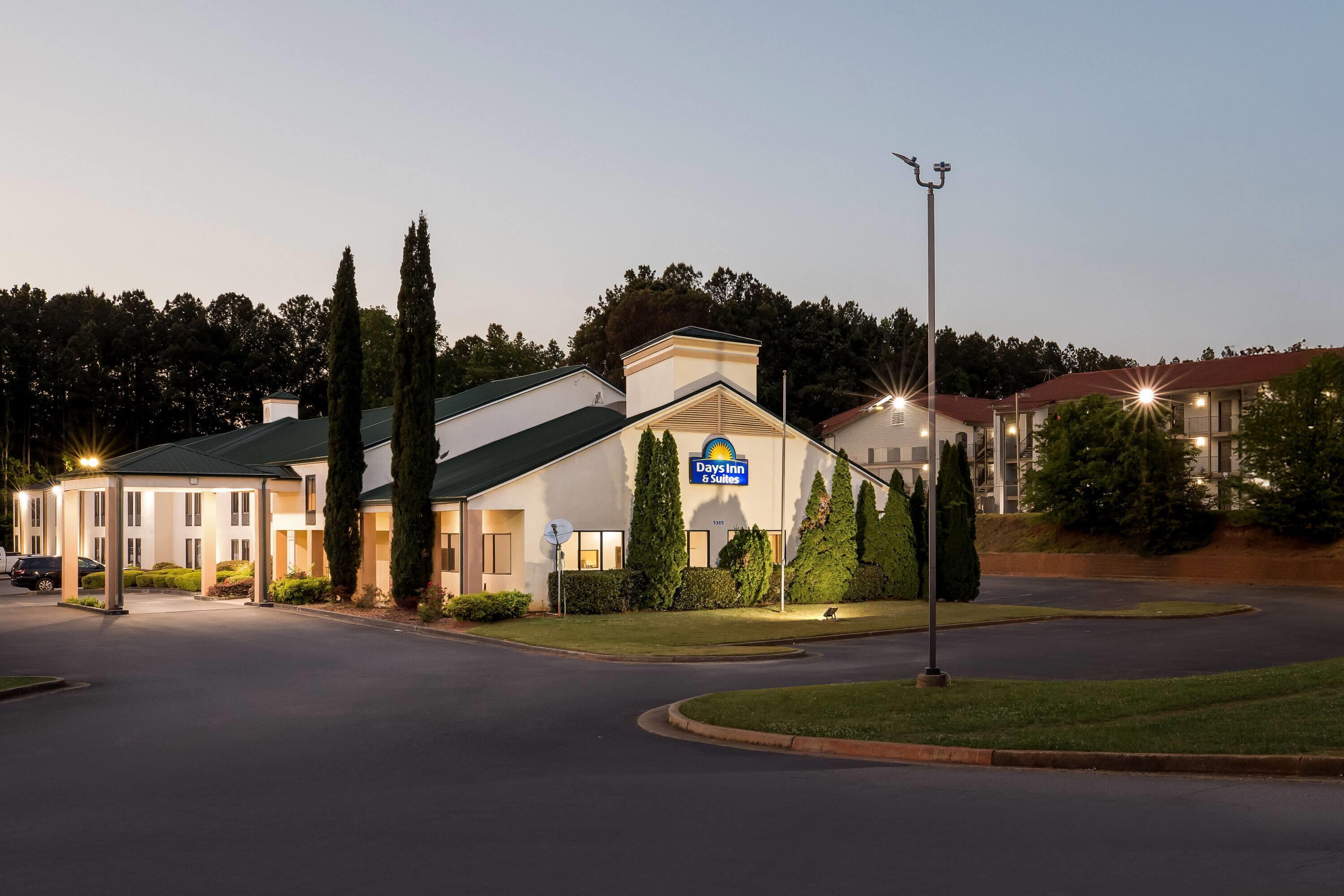 Exterior | Days Inn & Suites by Wyndham Norcross