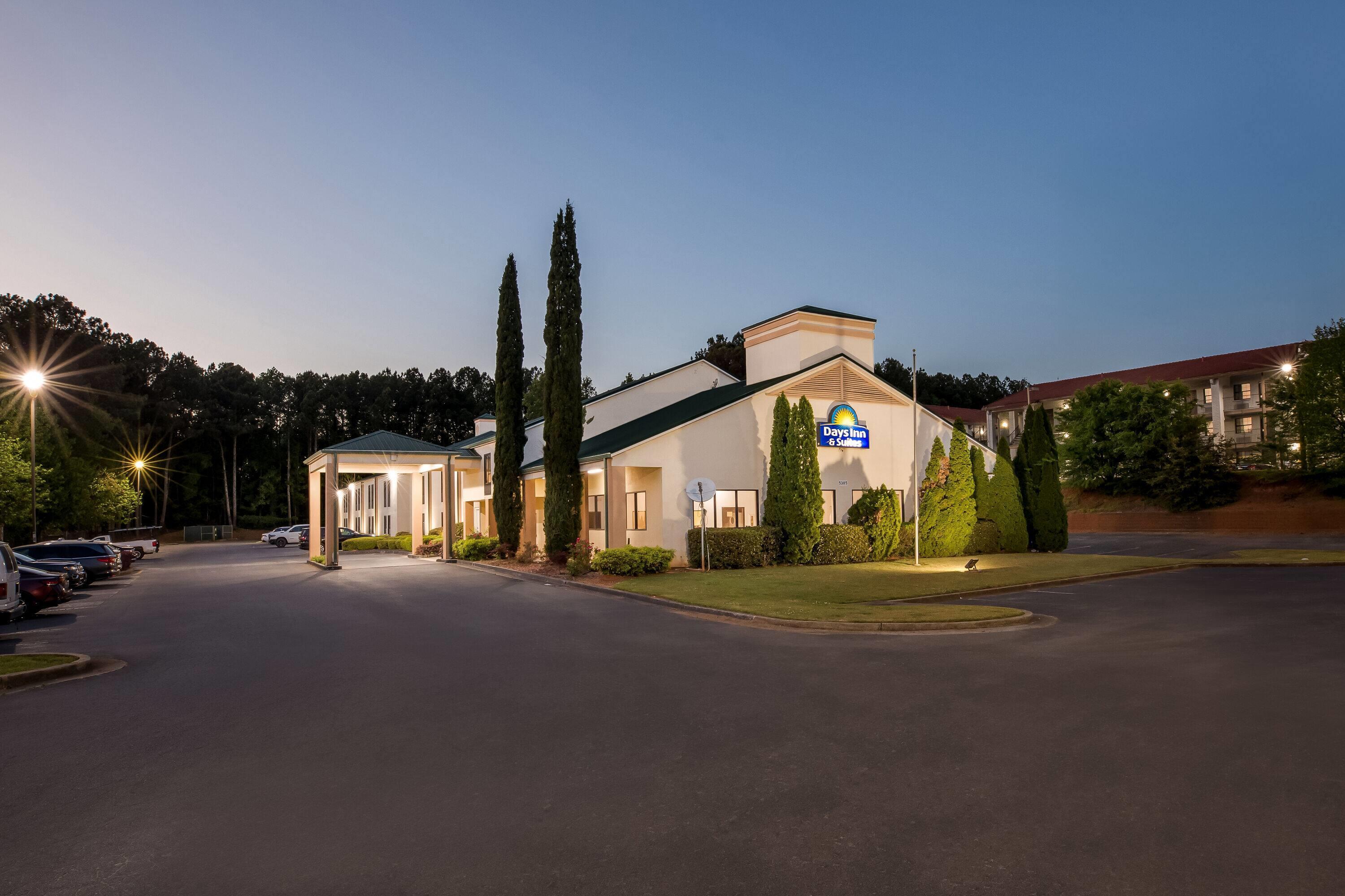 Exterior | Days Inn & Suites by Wyndham Norcross