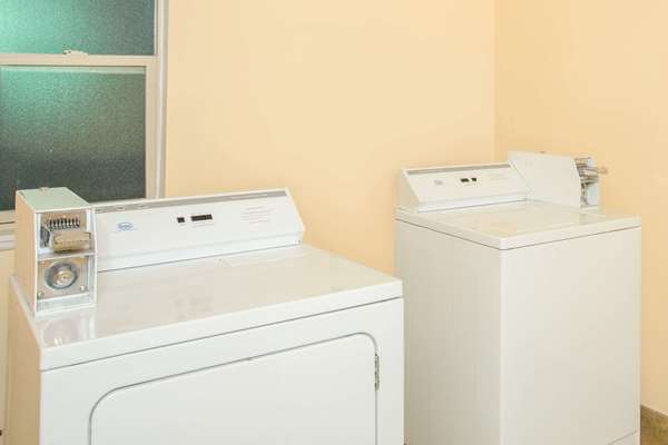 Amenities - Days Inn Thunderbird St George - I-15, Exit 8