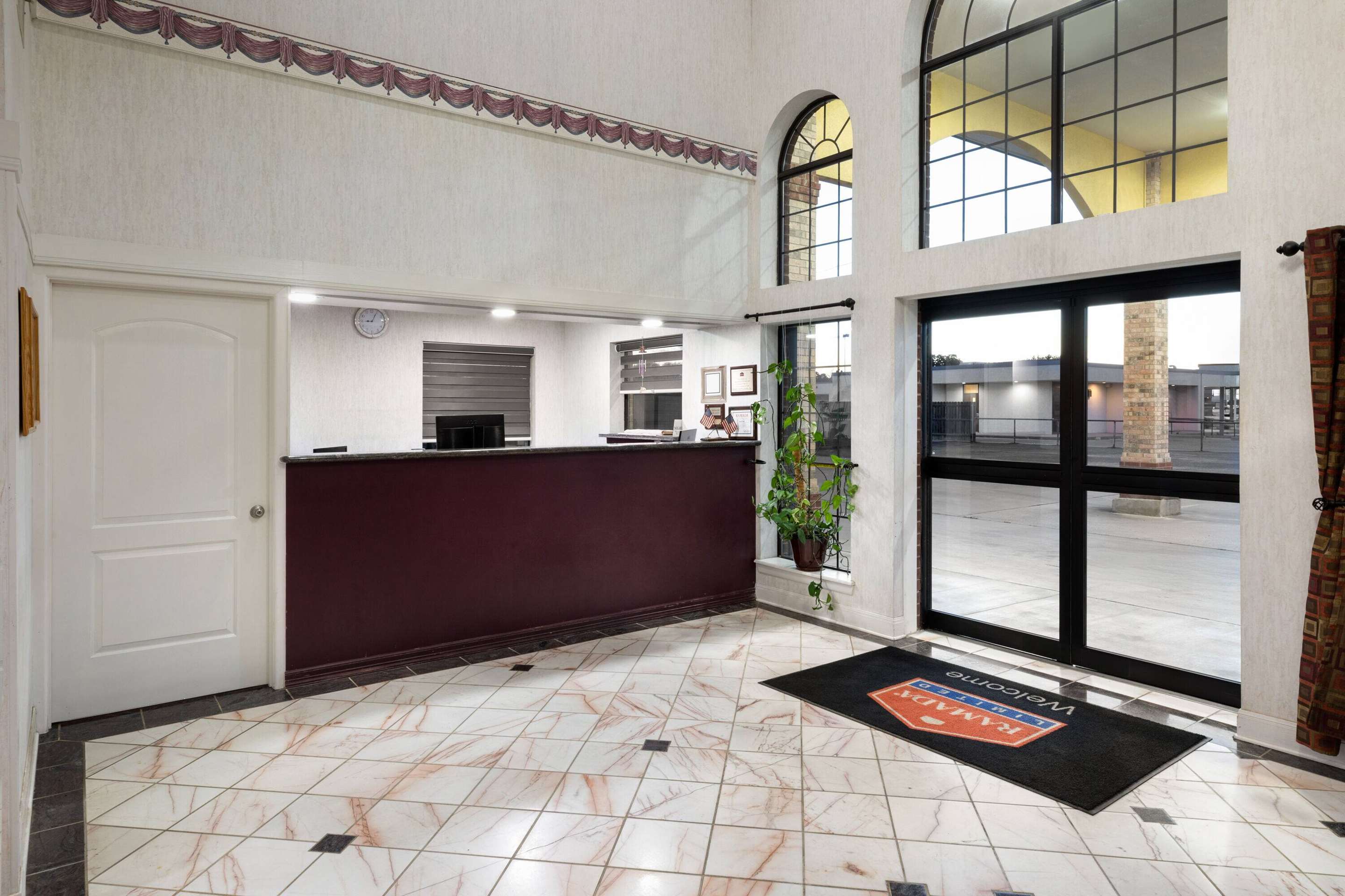 Lobby | Ramada Limited San Angelo
