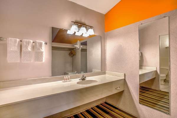  - Howard Johnson Inn Airport Phoenix