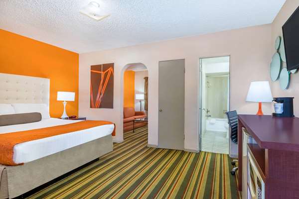 Suite - Howard Johnson Inn Airport Phoenix