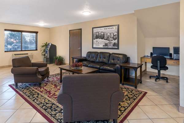  - Super 8 Hotel Fountain - I-25, Exit 128