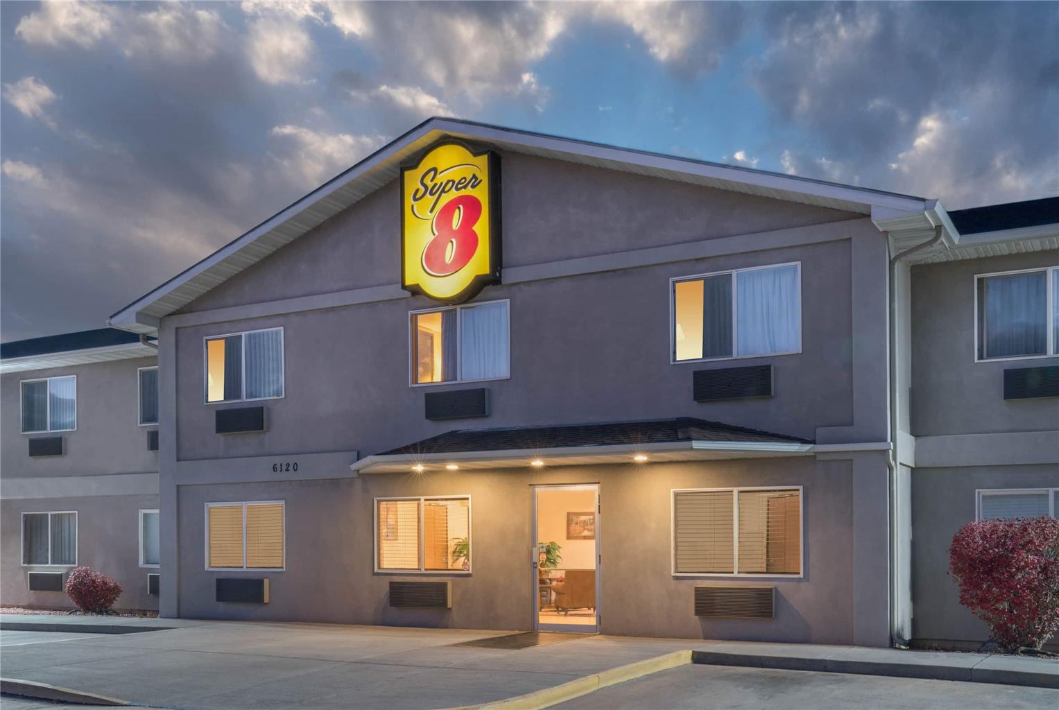 Super 8 Fountain