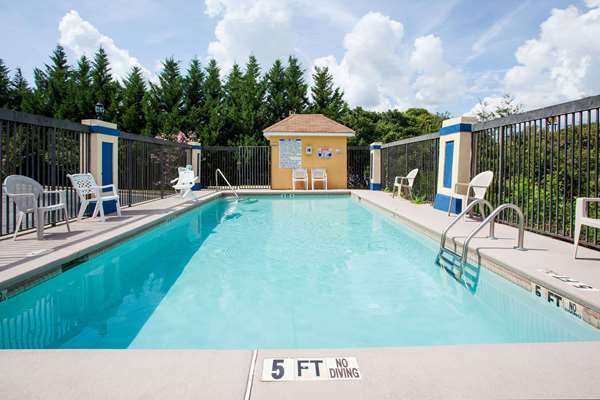Pool - Days Inn Covington - I-20, Exit 92