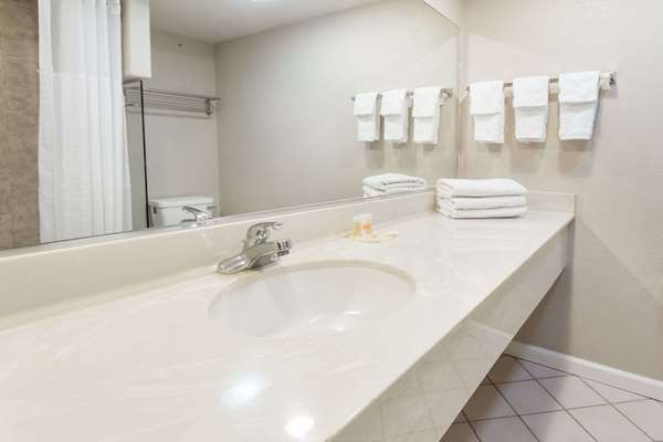  - Days Inn Davis - I-80, Exit 75