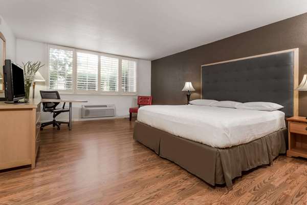  - Days Inn Davis - I-80, Exit 75