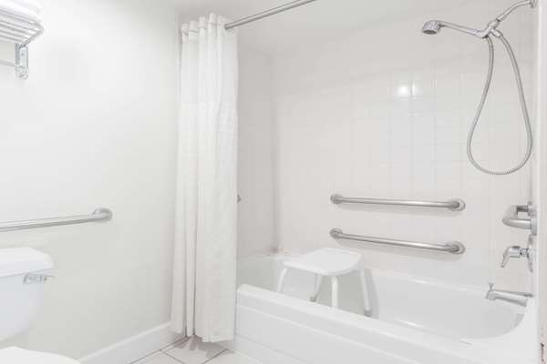  - Days Inn Davis - I-80, Exit 75