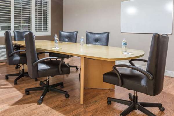  - Days Inn Davis - I-80, Exit 75