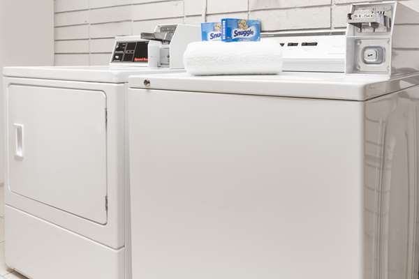  - Days Inn Davis - I-80, Exit 75