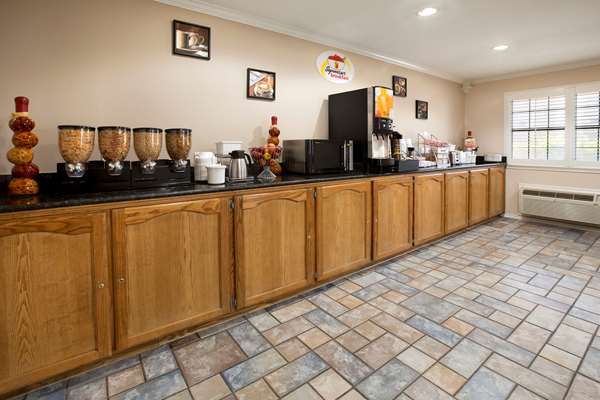 Restaurant - Super 8 Motel Downtown McAllen