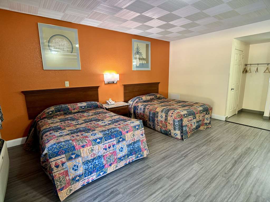 KNIGHTS INN GALAX-guestroom-Guest Room,On-Site.jpg