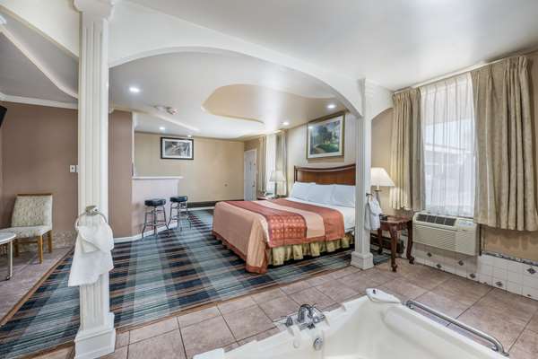 Suite - Knights Inn Trevose - I-276, Exit 351 & 352