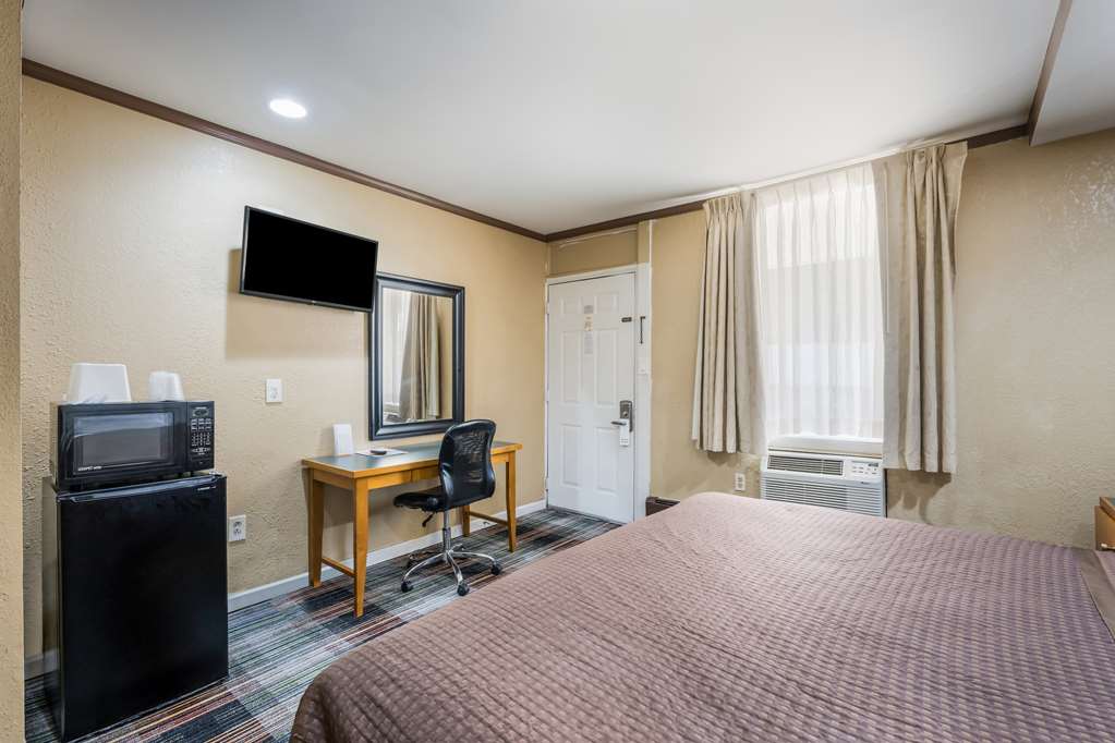 Knights Inn Philadelphia/Trevose-guestroom-Guest Room,On-Site.jpg