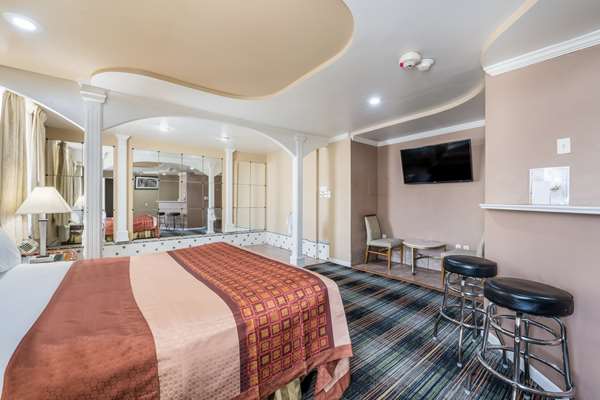 Suite - Knights Inn Trevose - I-276, Exit 351 & 352