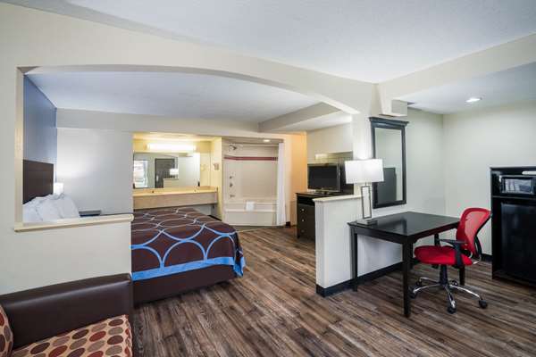 Suite - Days Inn North Clarksville - I-24, Exit 4
