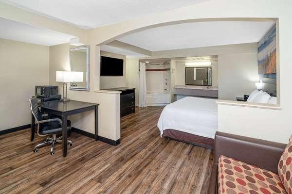 Suite - Days Inn North Clarksville - I-24, Exit 4