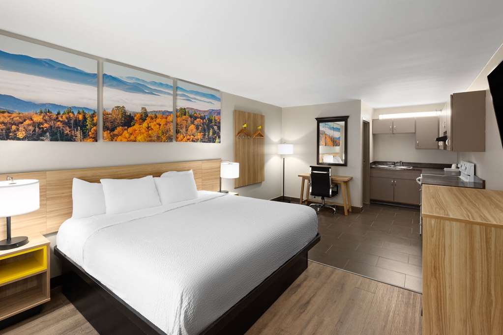 DAYS INN BY WYNDHAM, CLARKSVILLE NO-guestroom-Guest Room,On-Site.jpg
