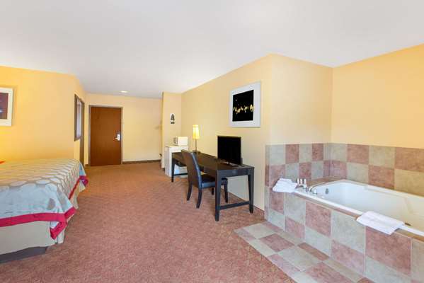 Suite - Ramada Limited Hotel Maggie Valley