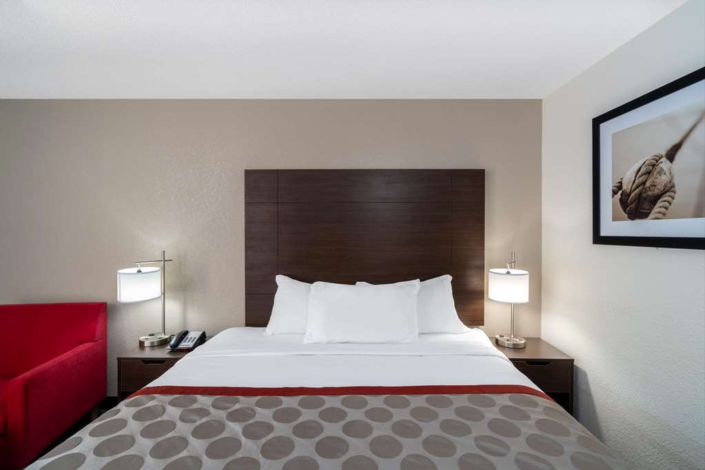 RAMADA BY WYNDHAM MAGGIE VALLEY-guestroom-Guest Room,On-Site.jpg