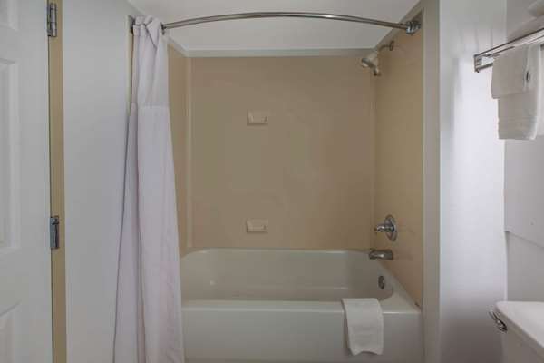  - Wingate by Wyndham Airport Oklahoma City - I-40, Exit 145