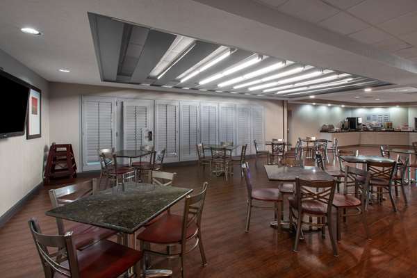  - Wingate by Wyndham Airport Oklahoma City - I-40, Exit 145