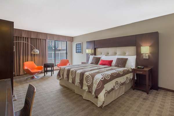 Suite - Ramada Hotel Kelowna