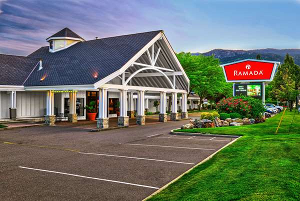 Exterior view - Ramada Hotel & Suites Penticton