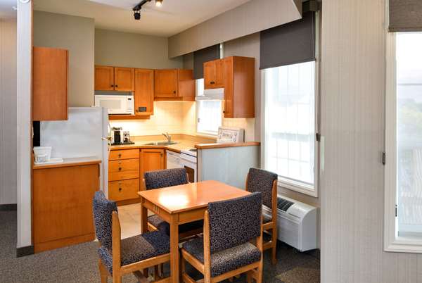  - Ramada Hotel & Suites Penticton
