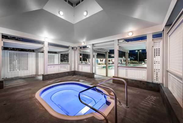 Pool - Ramada Hotel & Suites Penticton