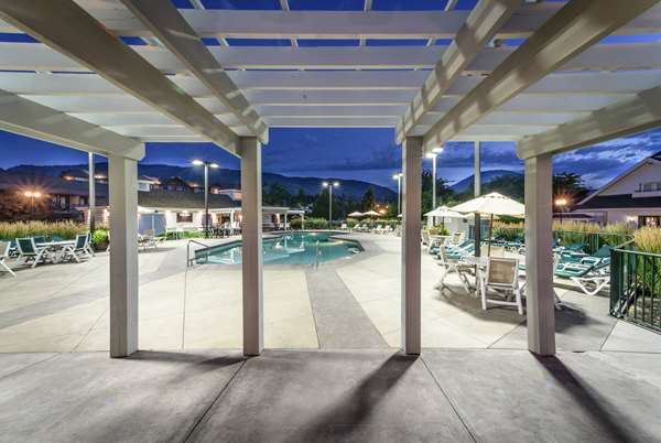 Pool - Ramada Hotel & Suites Penticton