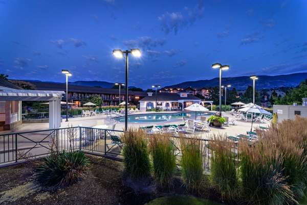 Pool - Ramada Hotel & Suites Penticton