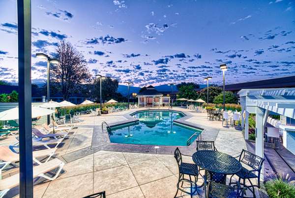 Pool - Ramada Hotel & Suites Penticton