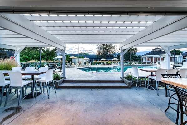 Pool - Ramada Hotel & Suites Penticton